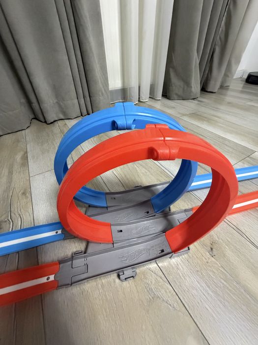 трек Hot Wheels Подвійна петля