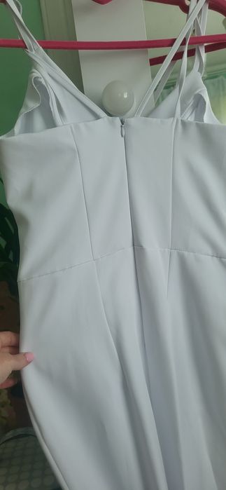 Вишукана вечірня сукня, білого кольору