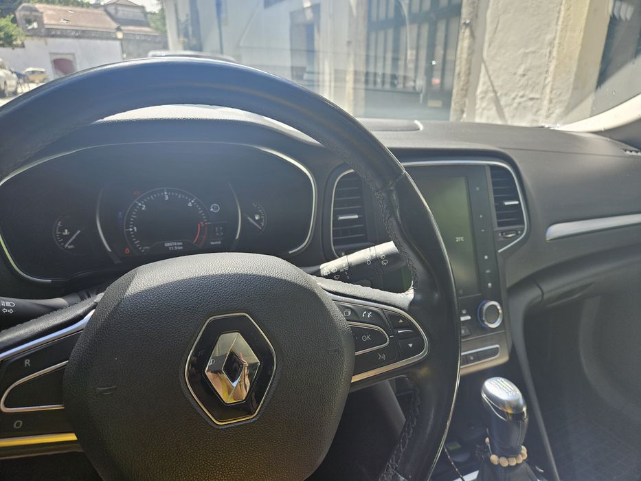 Renault Mégane 1.5 dCi Sports Tourer 115cv Full Extras (Teto de Abrir e Ecrã Grande)