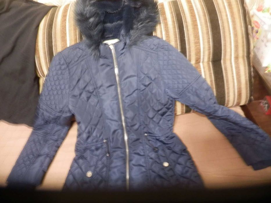 Курточка на девочку в отличном состоянии.