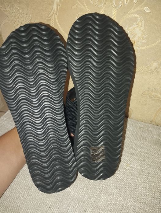 Босоніжки жіночі