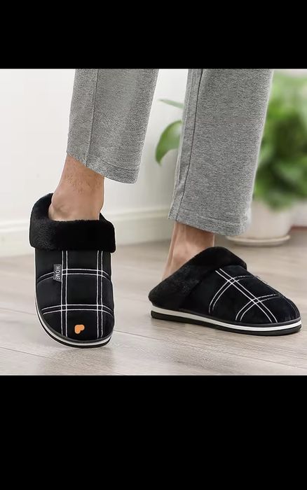 Акция!!! Продам мужские теплые тапочки размер на  42-43.+подарок.