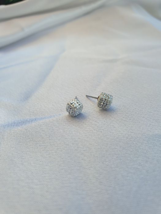 Kolczyki wkrętki kostki błyszczące połyskujące eleganckie