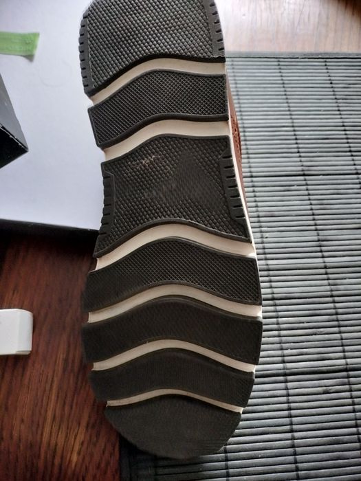 Sapatos sketch novos