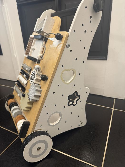 Pchacz drewniany, tablica montesorri