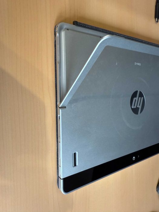 HP Elite X2 1012 G1 " LTE" (12'' - - 8 GB RAM - 256 GB SSD - Intel HD)
