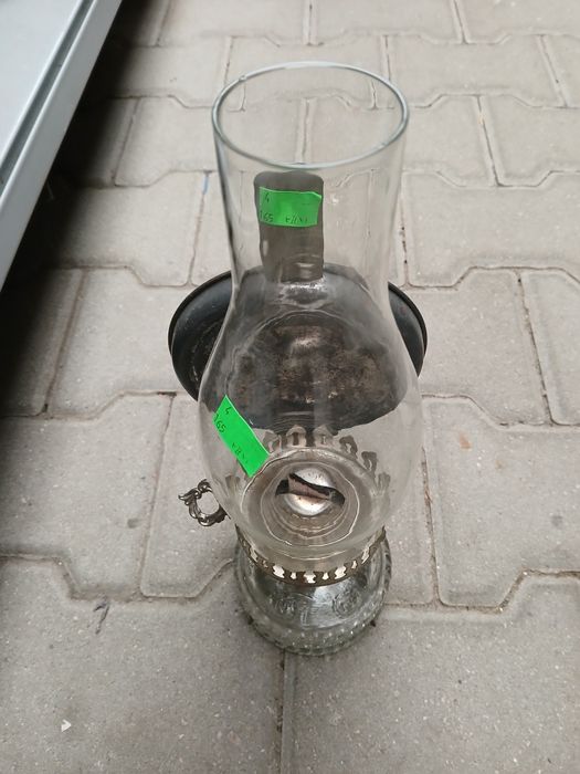 Szklana lampa naftowa