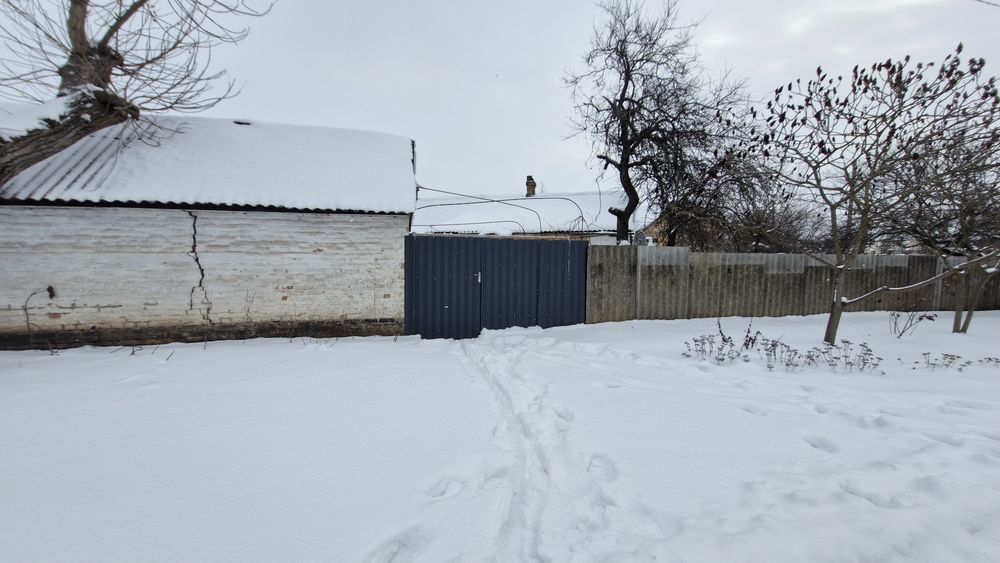 Тільки продаж. Половина будинку з власним подвір'ям. Власник