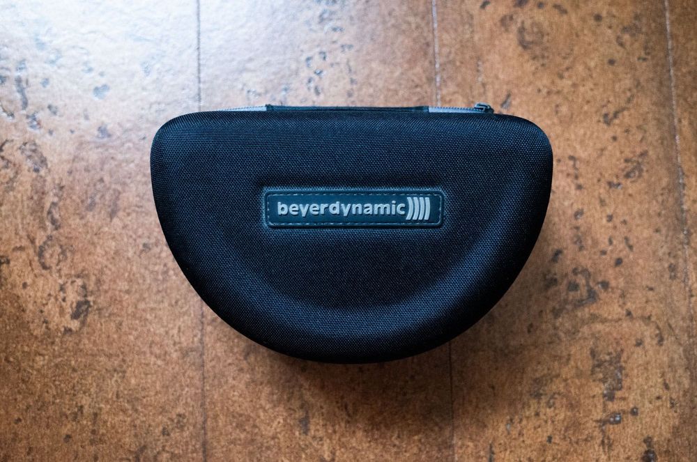 Auscultadores Beyerdynamic Custom Street, em excelente estado