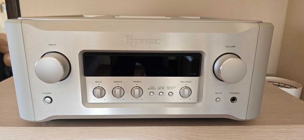 Wzmacniacz zintegrowany Esoteric F-05