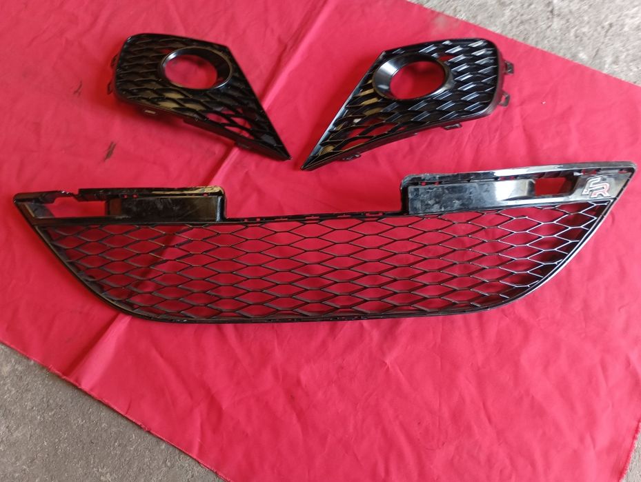Grelhas Parachoques frente SEAT Ibiza FR 6 J