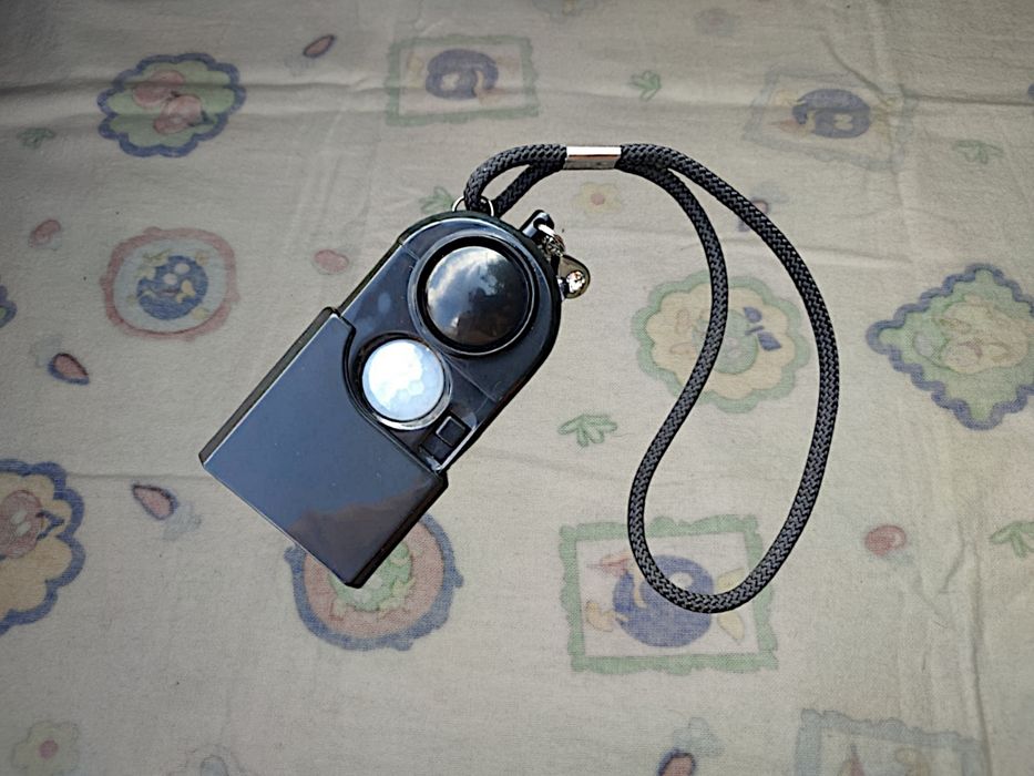 Портативная сигнализация с датчиком движения KERUI 120дБ + SOS-фонарик