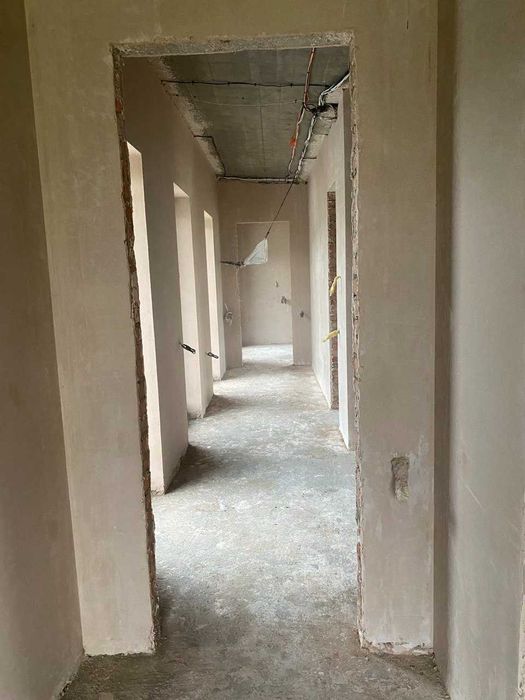 Машинна  штукатурка стін 220/380 гіпсова та цементно-вапняна