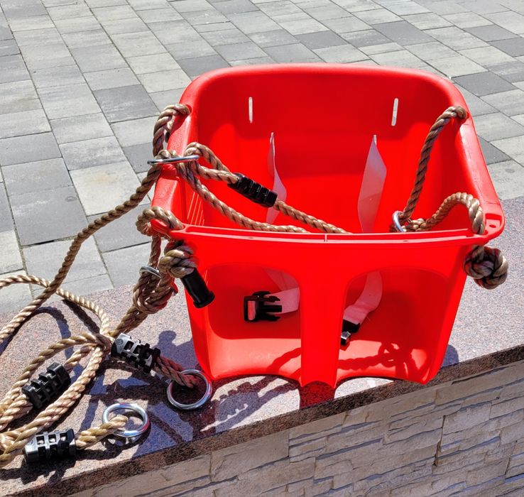 Nowa huśtawka kubełkowa