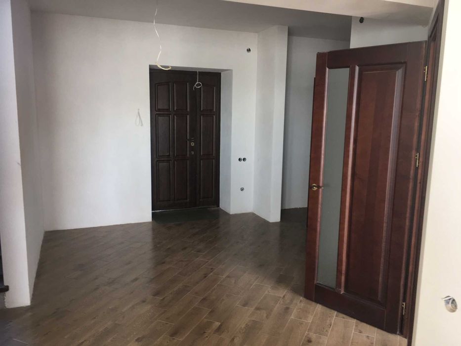 Будинок з ремонтом близько Львова