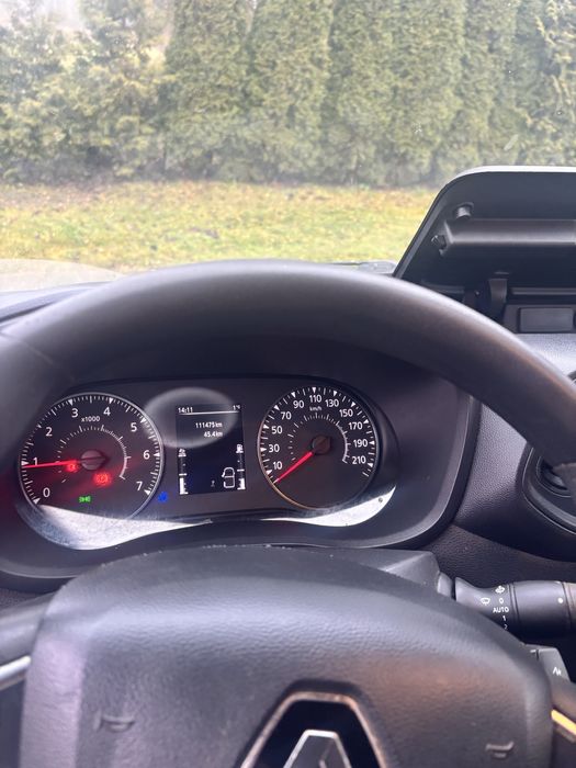 Renault Master 7 osobowe (wywrotka )