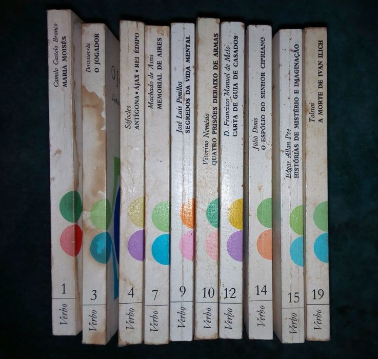 Livros diversos - O Jogador, de Fiódor Dostoiévski , entre outros