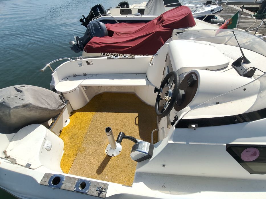 Quicksilver 460 cabin