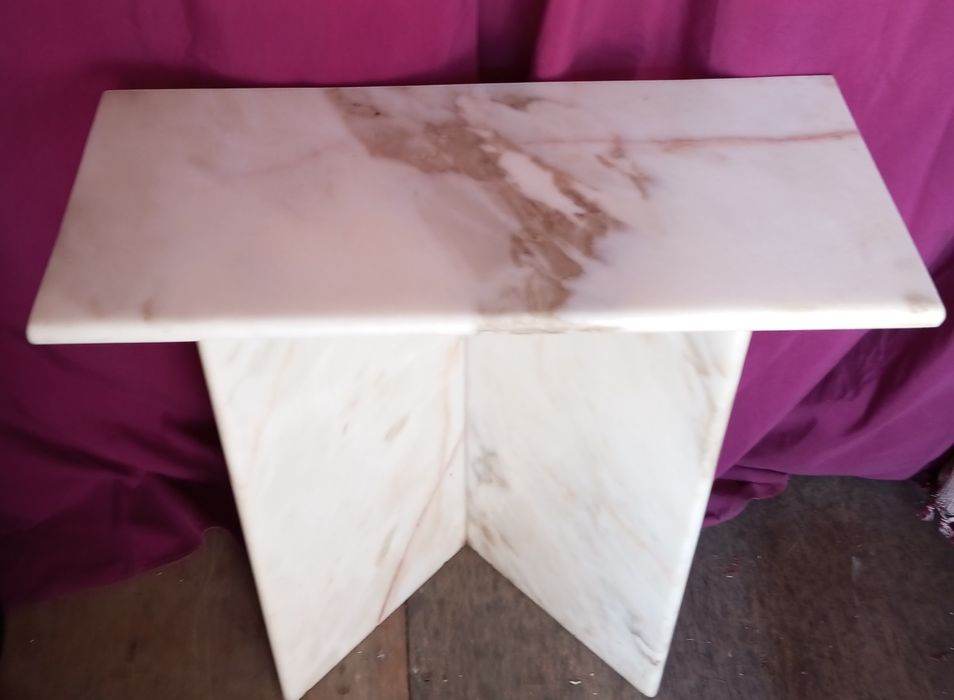 Mesa pequena de mármore
