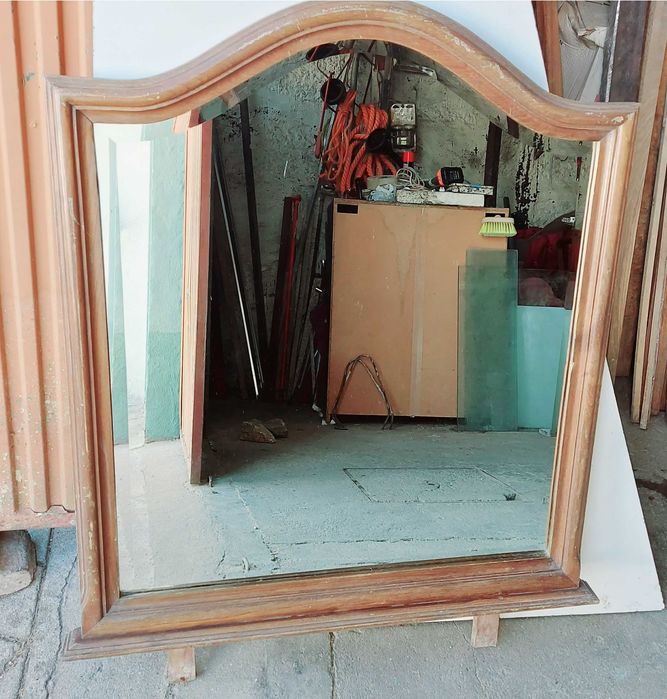 Espelho antigo em madeira maciça