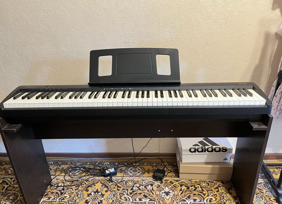 цифрове піаніно roland FP-10