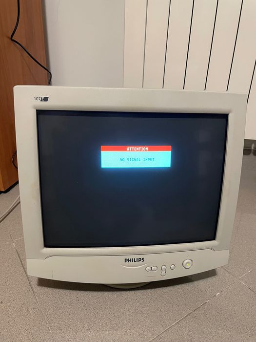 Monitor CRT Philips 107E (17") — Perfeito para Retro Gaming /PC Antigo