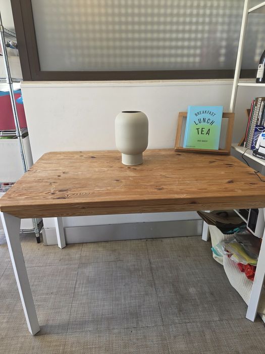 Secretária / Mesa em Madeira  com Gaveta — 45€