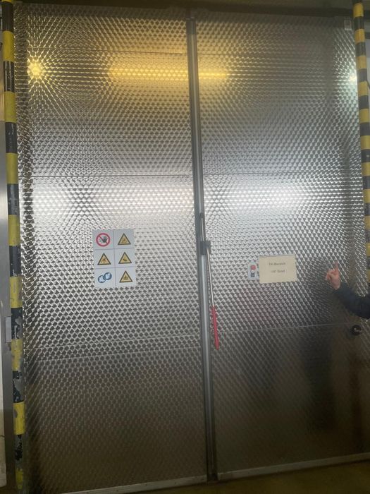 Chłodnia mroźnia drzwi przesuwne elektryczne