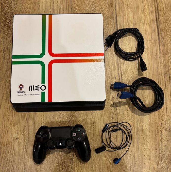 PlayStation 4 Console + comando