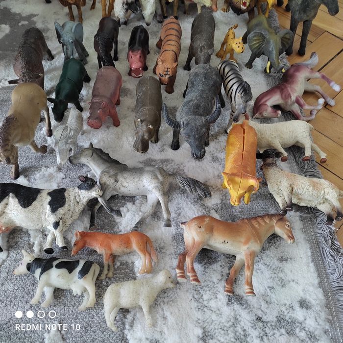 Дитячі іграшки звірі