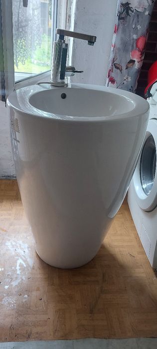 Sprzedam zlew stojący z baterią na ciepłą wodę