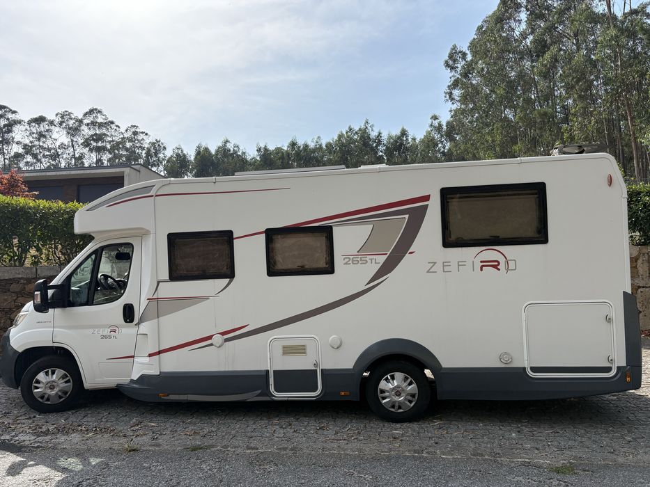autocaravana roller team cama central
