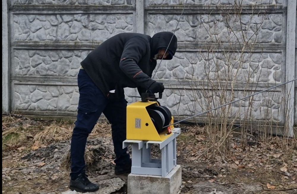 ВітрогенератВітрогенератор 3кВт, контроллер, щогла 18м з лебідкою