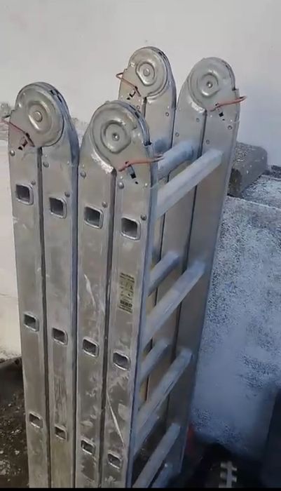 Carrinha com material de construção para despachar