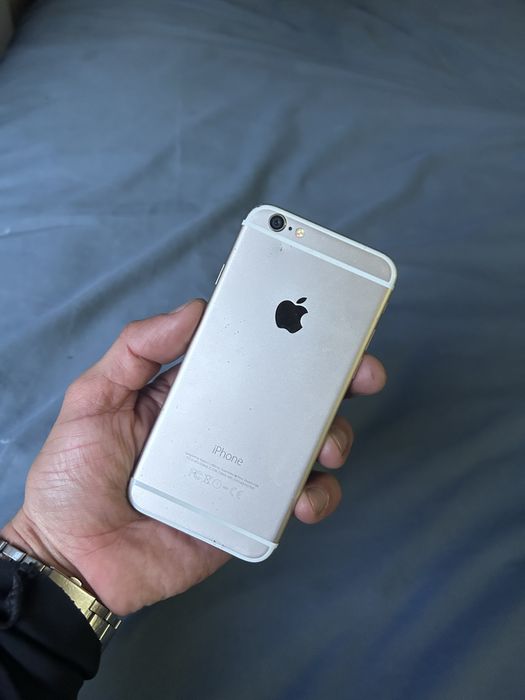 IPhone 6 dourado e preto