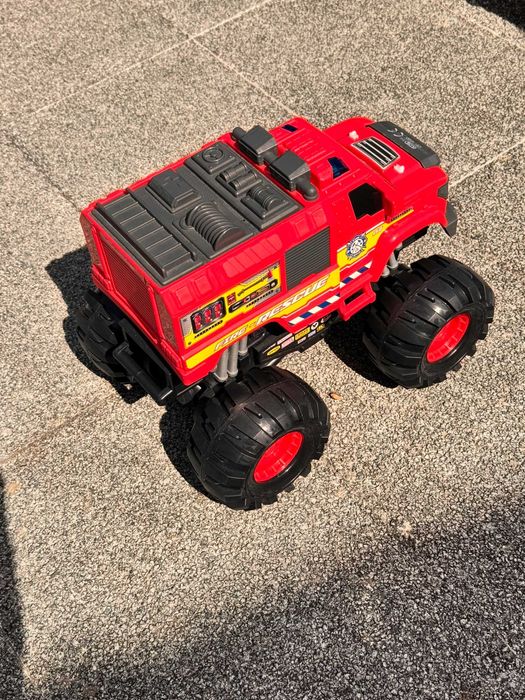 Pack Brinquedos Criança – Cozinha Madeira + Carrinho MOITO + Monster Truck Bombeiros