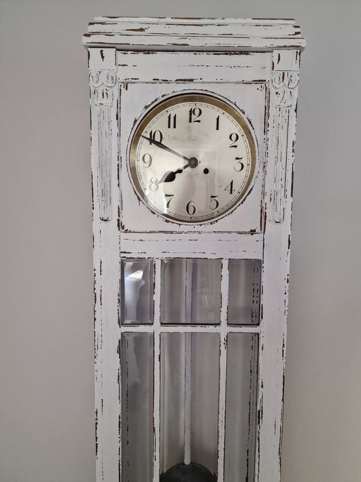 Stary zegar mechaniczny stojacy