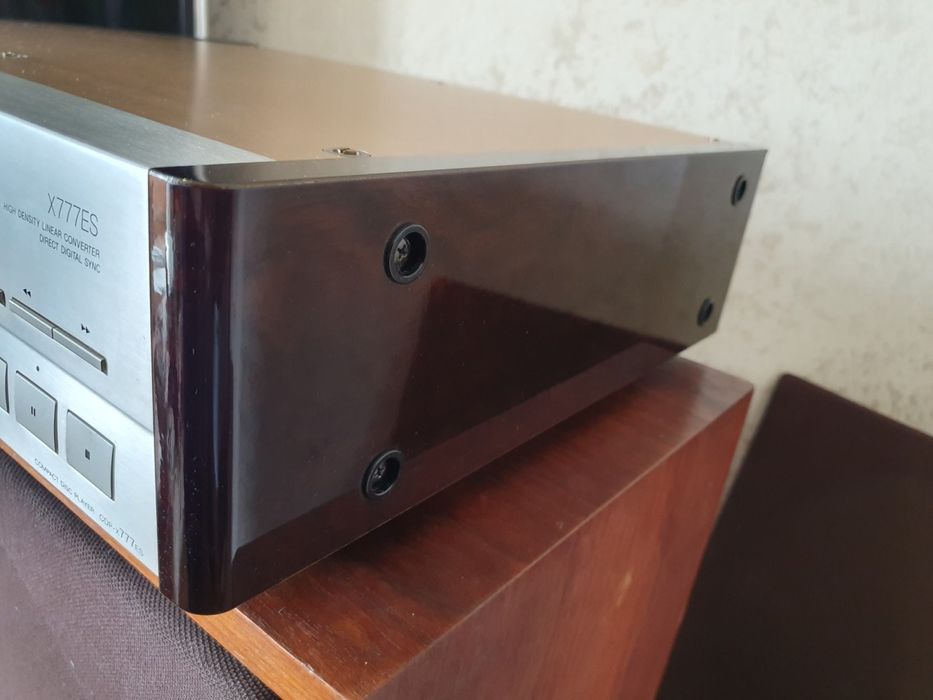 Odtwarzacz Sony CDP X777ES.