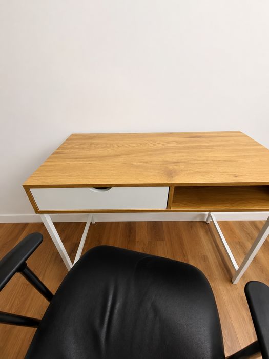 Mesa de escritório moderna + cadeira