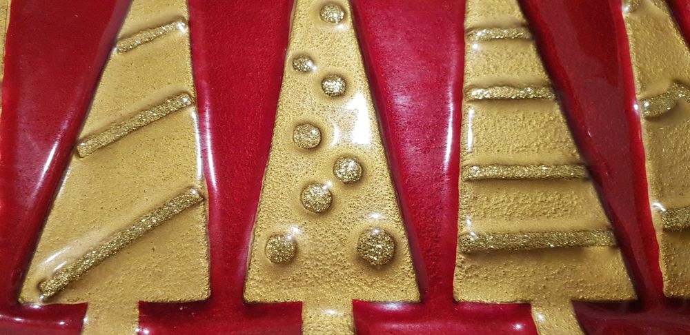 Travessa de sobremesas de Natal em dourado e vermelho