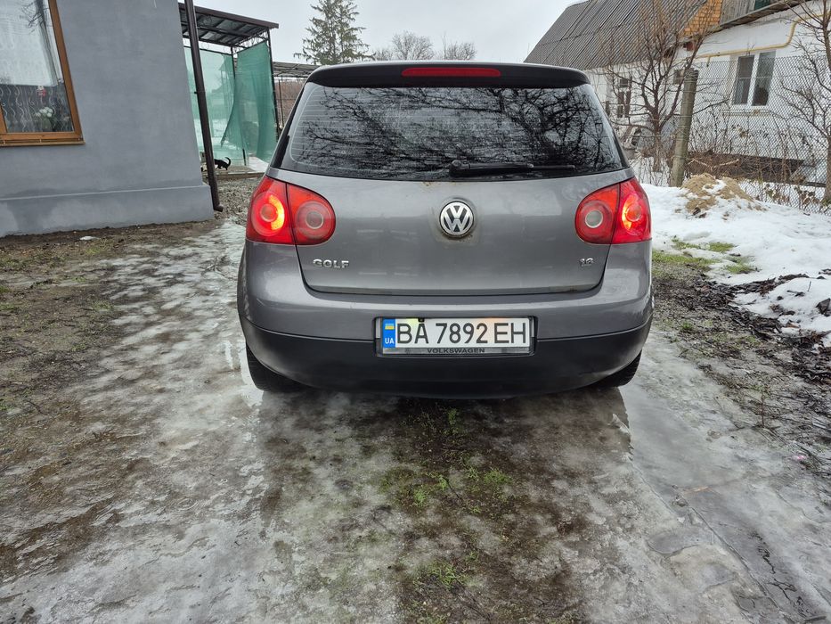 В продаже гольф пятый