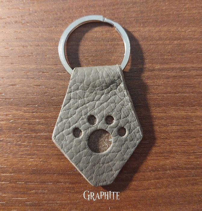 Quki - Skórzany brelok "O-Paws" handmade, psia łapa - Light Grey