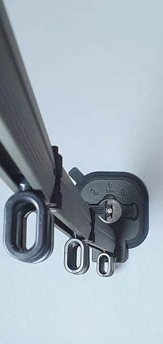 Zestaw 2 prowadnic na zasłonę prysznicową z mocowaniem na przyssawce 1