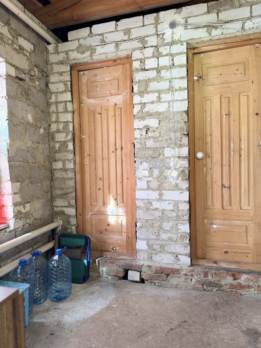 Будинок на першій лінії ставка