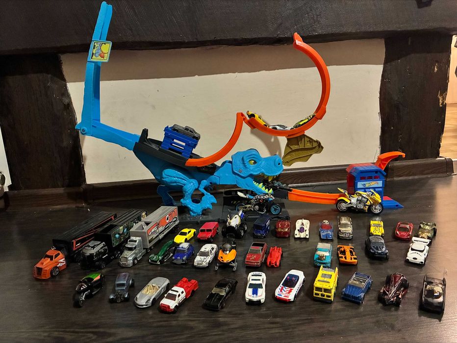 Hot Wheels City Pętla T-Rexa (HKX42) + 40 pojazdów