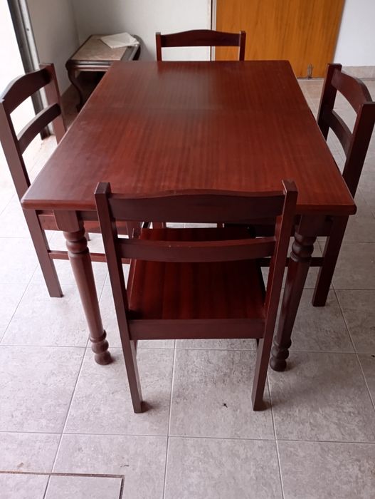 Mahogany dining table with 4 chairs