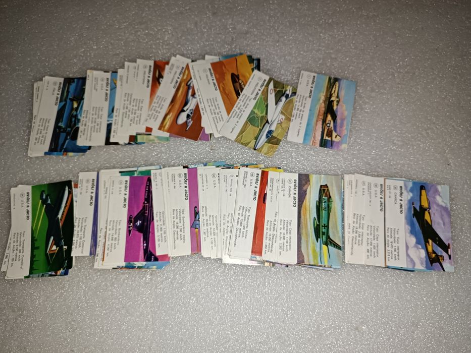 87 antigos cromos das chicletes Piratas "Aviões a Jacto"