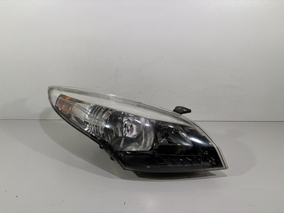 Renault megane iii 3 lampa przód przednia prawa eu