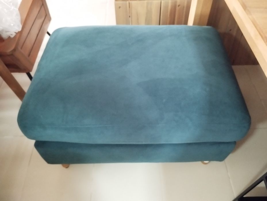 Puff em veludo verde