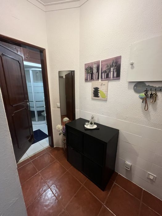 Aluga se t1 charneca da caparica mobilada equipado